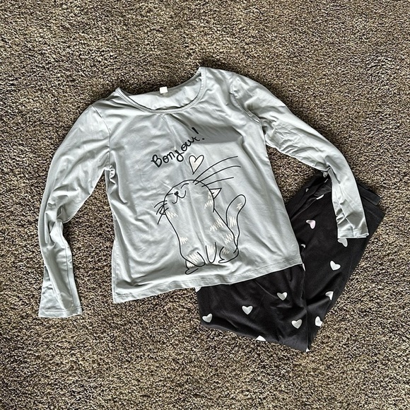 Women’s/juniors extra small long sleeve pajamas and pants set with cats/hearts - Picture 1 of 5